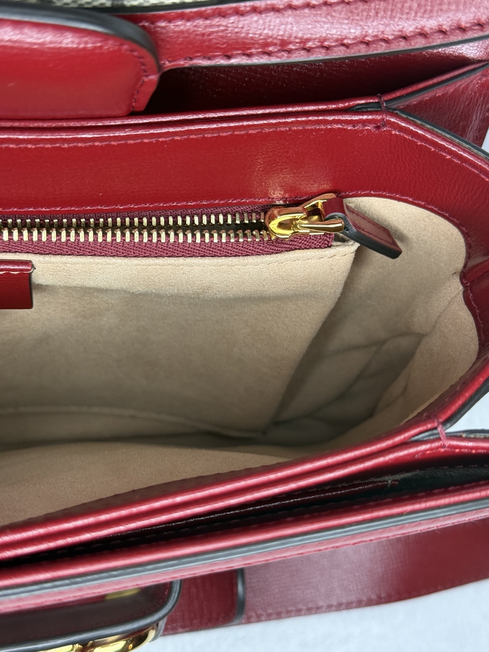 Gucci Horsebit Small Shoulder Bag in Red and Beige GG Canvas - Picture 9 of 13